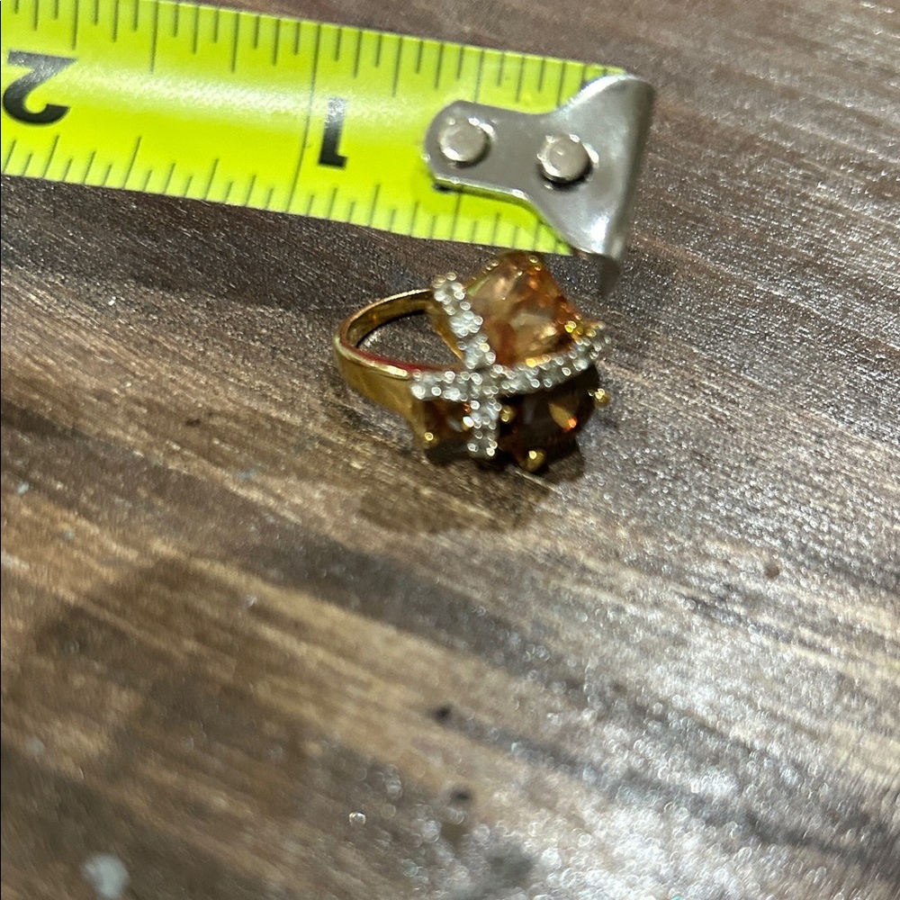 Elegant Gold and Brown Gemstone Ring - Picture 2 of 3